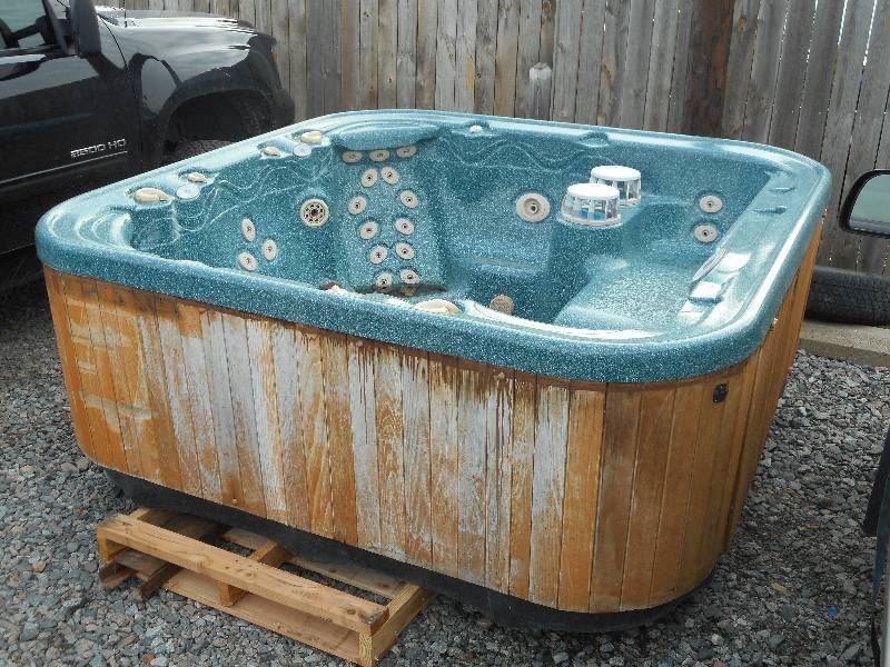 lot 3 image: Marquis Spas Ultimate Series Hot Tu...