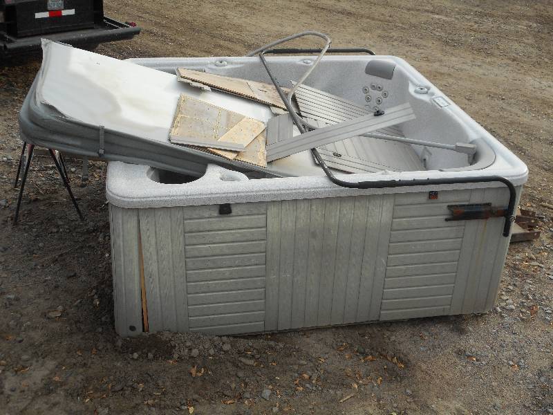 lot 4 image: Caldera Spas Deluxe Hot Tub, Side P...
