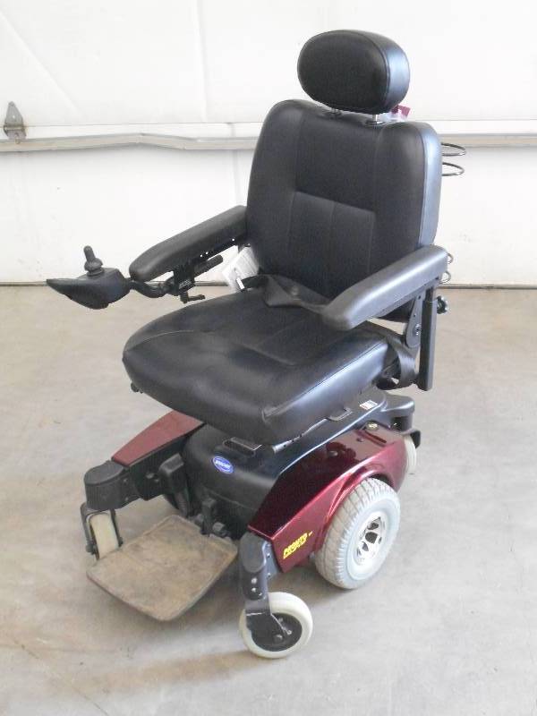 lot 10 image: Invacare Pronto-151 Battery Powered...