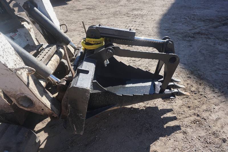 Universal Mount Bobcat Skid Loader Skid Steer Stump Grapple Bucket