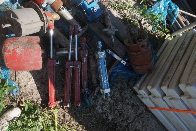 Lot of 5 Hydraulic Cylinders With Gould Pump and Filters