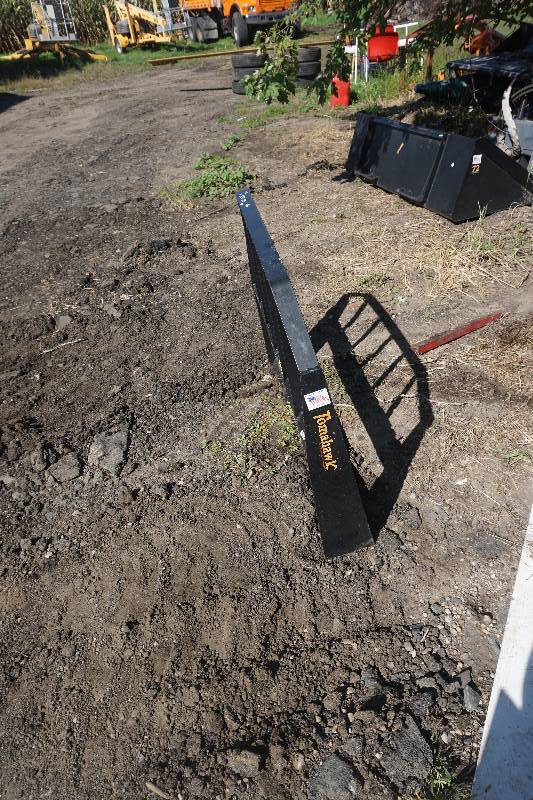Tomahawk Universal Mount Bobcat Skid Loader Skid Steer Pallet Fork Frame Attachment