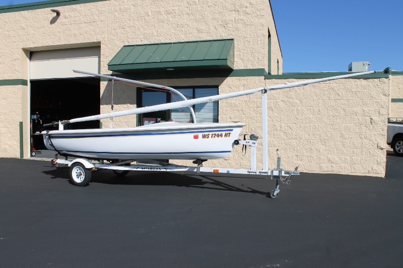 lot 1 image: Catalina 14.2 Sailboat - 2005
