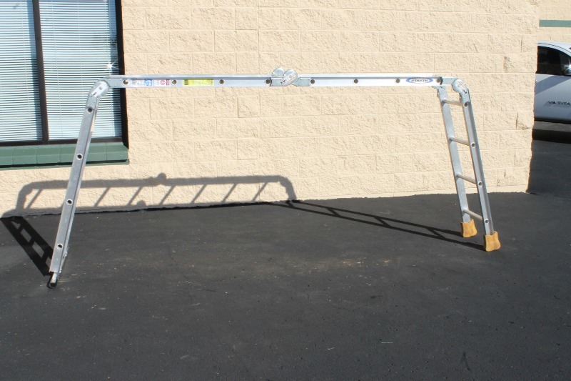 lot 9 image: WERNER Aluminum Ladder