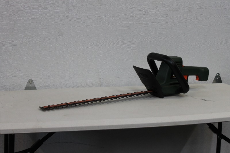 lot 17 image: Hedge Trimmer