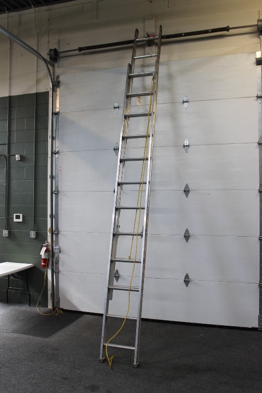 lot 42 image: Aluminum Ladder