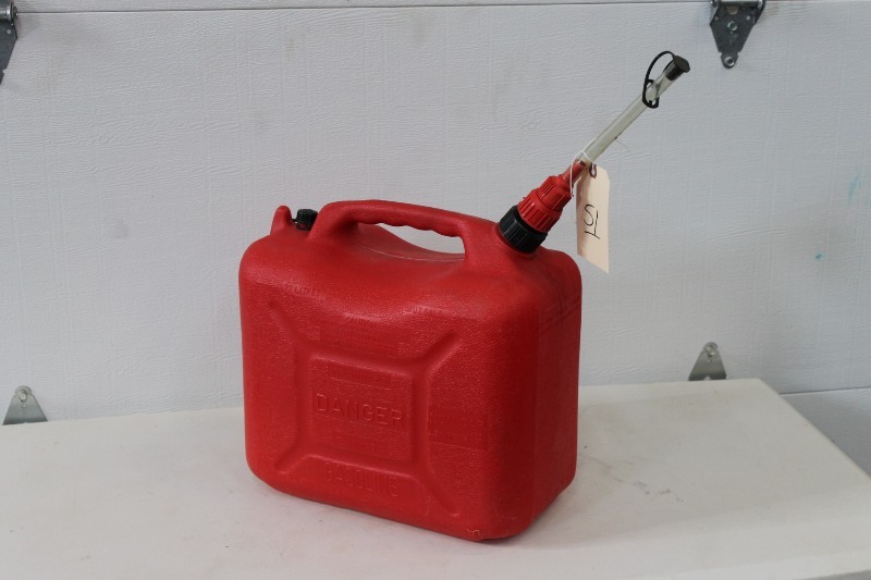 lot 51 image: Plastic Gas Can - 5.8 gal.