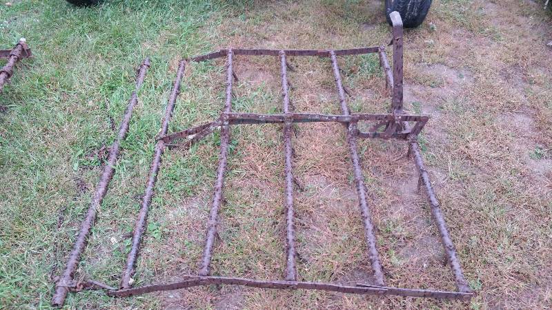 lot 9 image: John Deere Drag Section