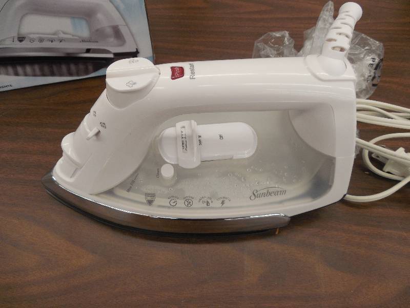 lot 28 image: Sunbeam - Classic Iron - White