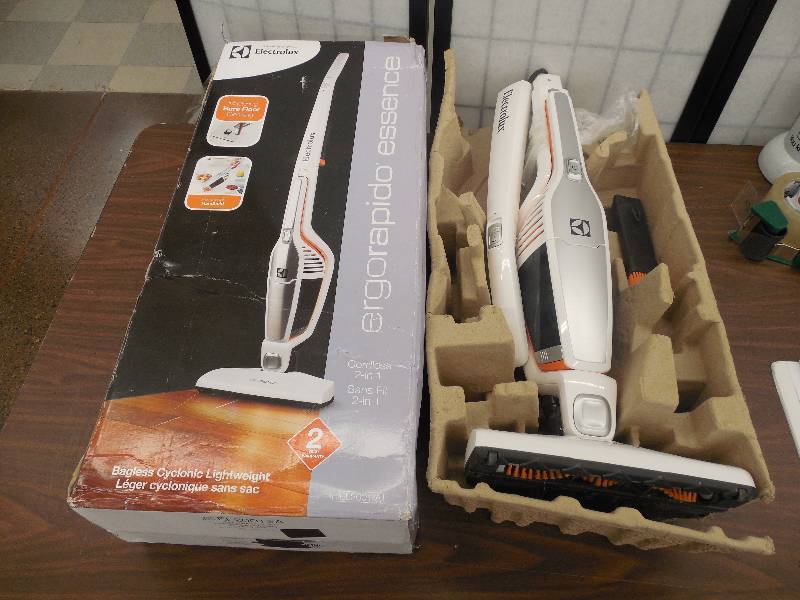 lot 4 image: Electrolux Ergorapido 2 in 1 Stick & Hand Vacuum