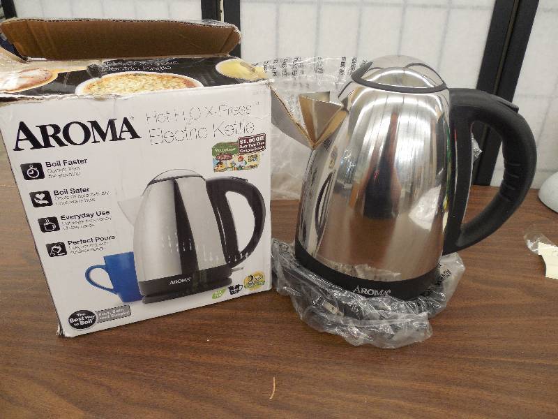 lot 13 image: 1.7 Liter (7-Cup) Stainless Steel Electric Water Kettle