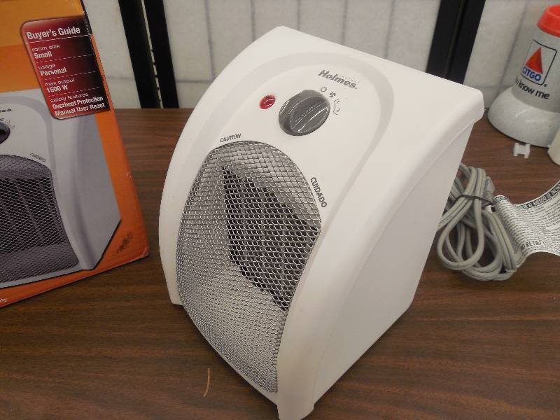 Black+Decker personal ceramic heater - Matthews Auctioneers