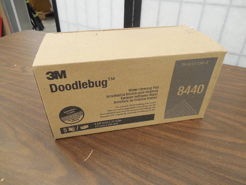 lot 44 image: NEW CASE 3M Doodlebug 8440 White Cleaning Pad, 4.625 x 10