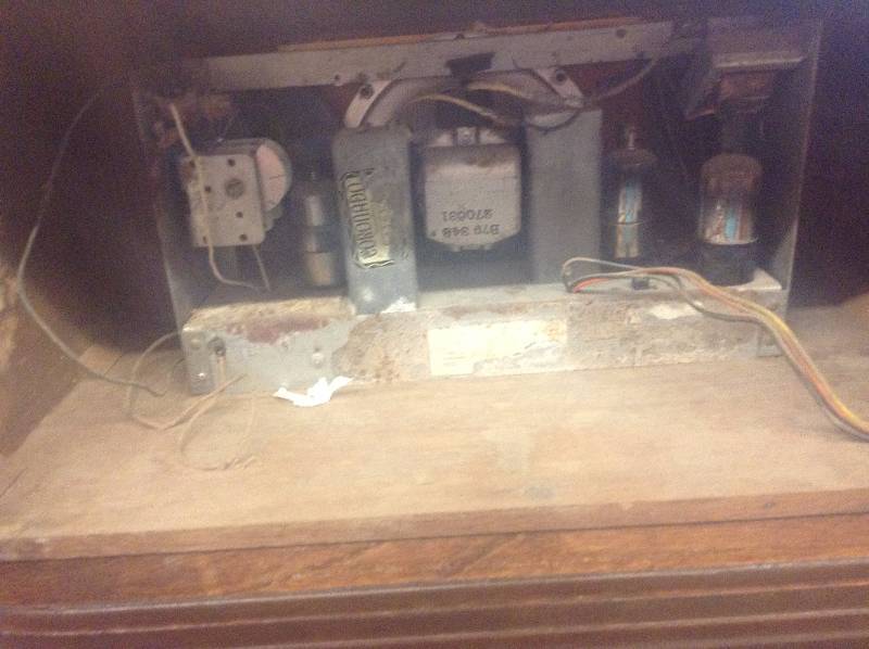 lot 8 image: Vintage Coronado Radio