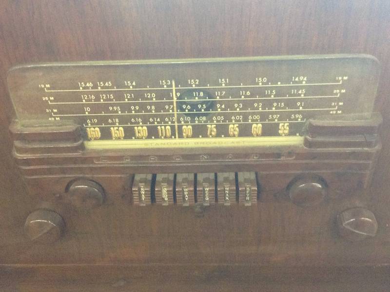 lot 20 image: Vintage Coronado Radio