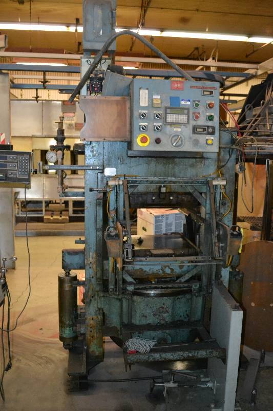 1 Bolling 500 Ton Vertical Hydraulic Rubber Plastic Molding Press Very Large