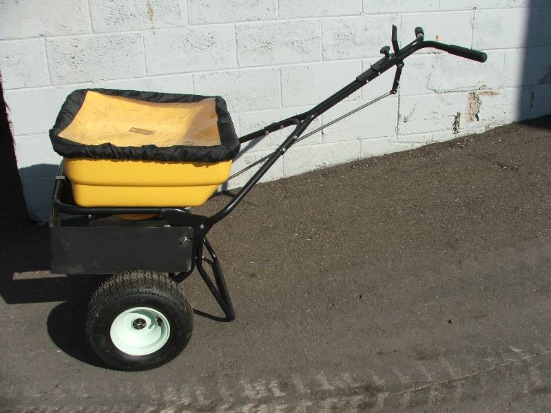 PK100 walk behind spreader