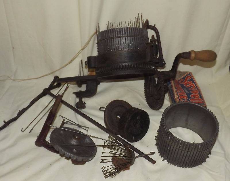 lot 21 image: Antique 1920s Knitting Machine