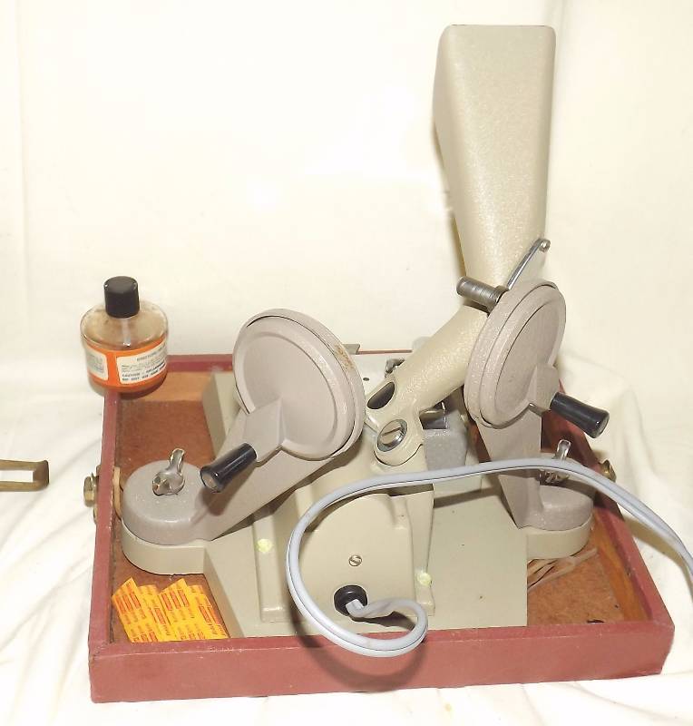 lot 26 image: 8 & 16mm Little-Gem Film Splicer Editor