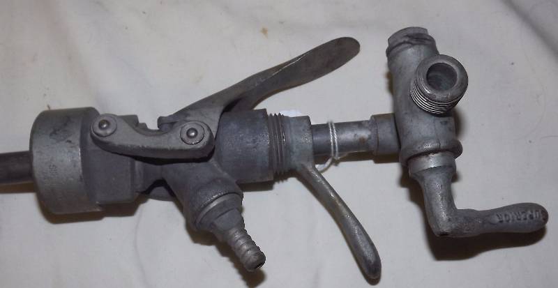 lot 28 image: Superior Beer Barrel Tap
