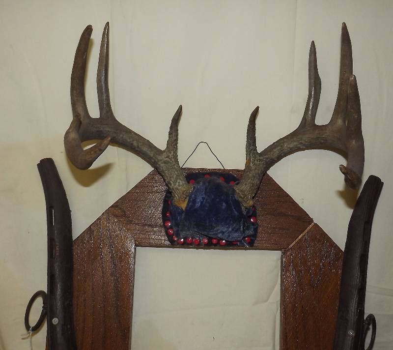 lot 29 image: 10 Point Buck Picture Frame Unique
