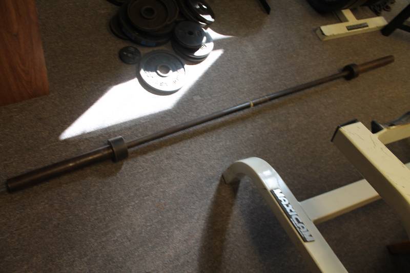 lot 13 image: Standard 45lb bench press bar