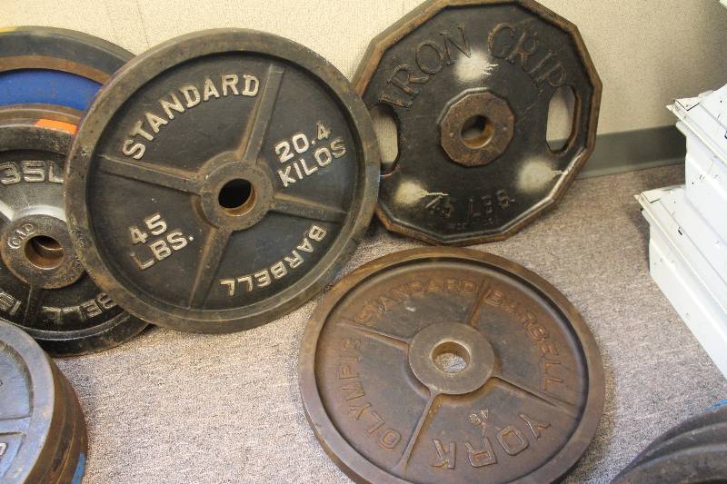 lot 32 image: Plate weights