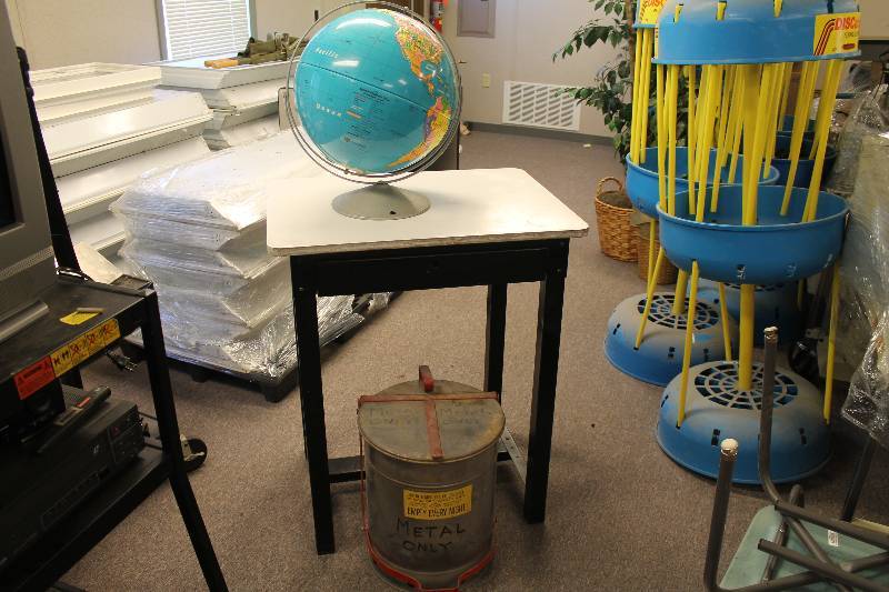 lot 44 image: Globe, Trash can, Table