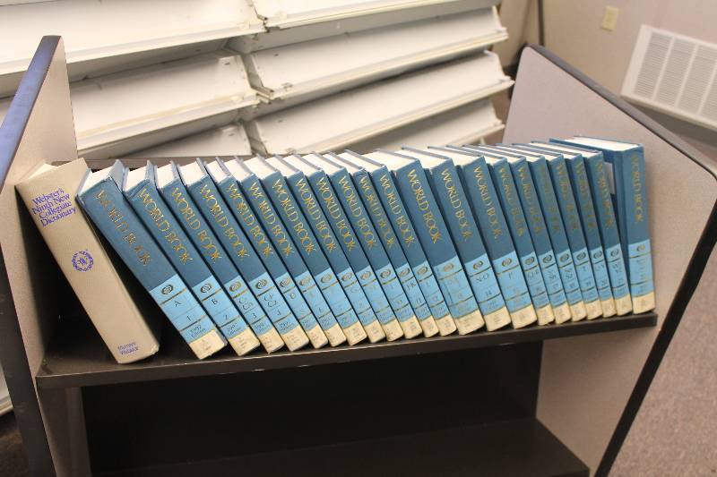 lot 47 image: Encyclopedia Set and Dictionary