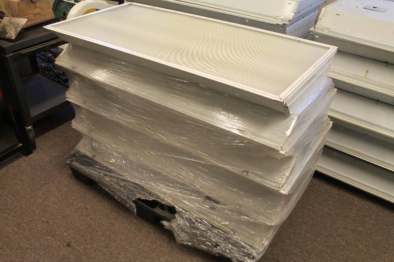 lot 48 image: Commercial  Industrial Lighting