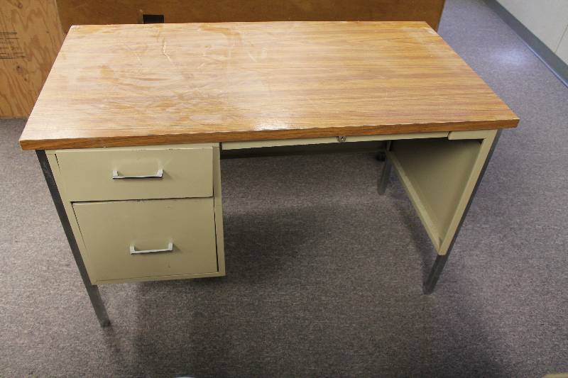 lot 83 image: Teachers Desk