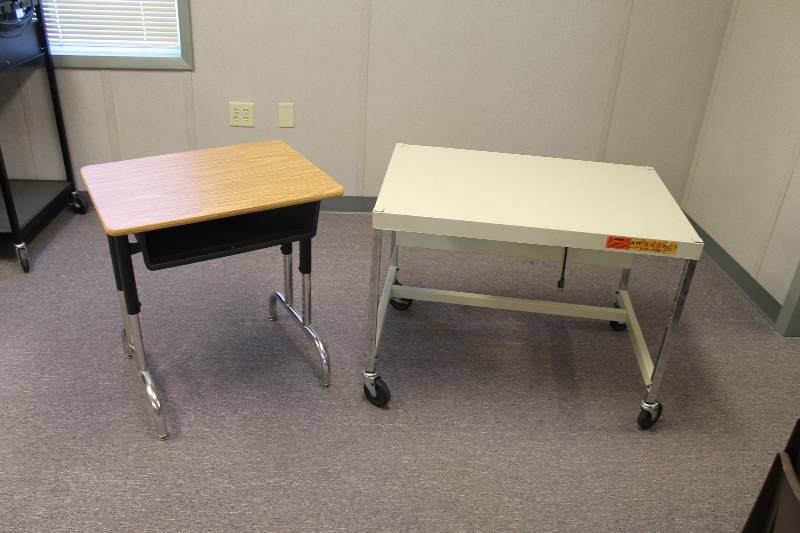 lot 118 image: Desk and Table  Cart