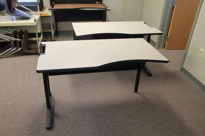 lot 122 image: Desks