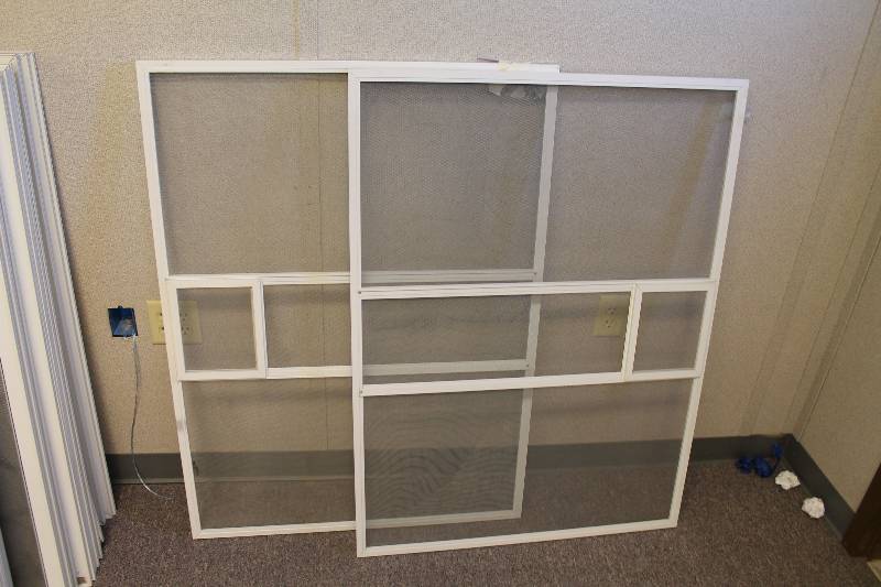 lot 127 image: Screens