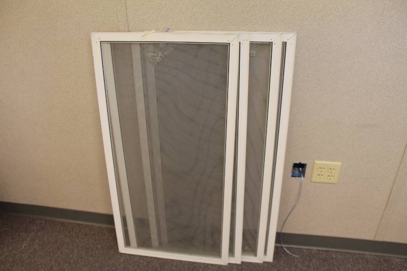 lot 141 image: Screens