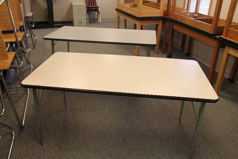 lot 175 image: Tables