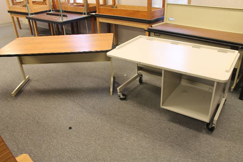 lot 177 image: Desks