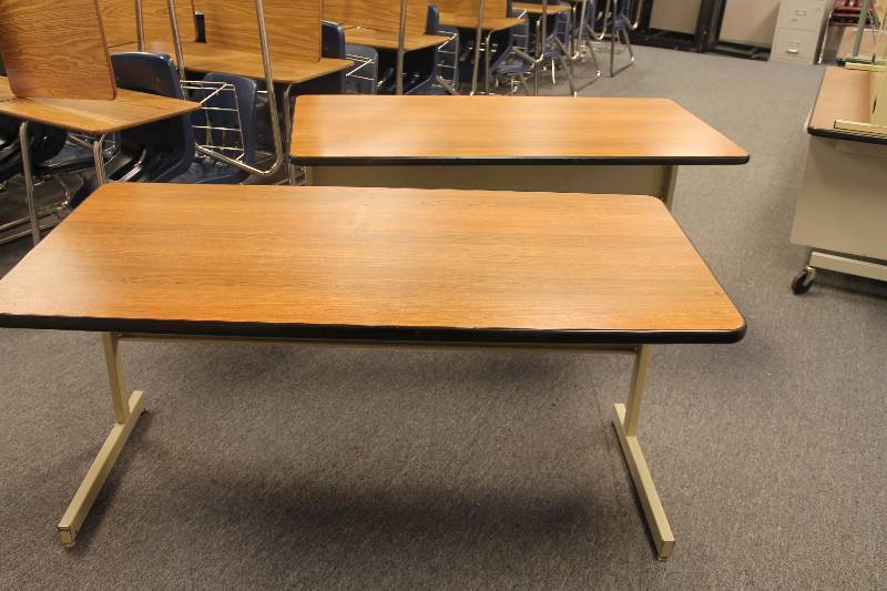 lot 178 image: Desks