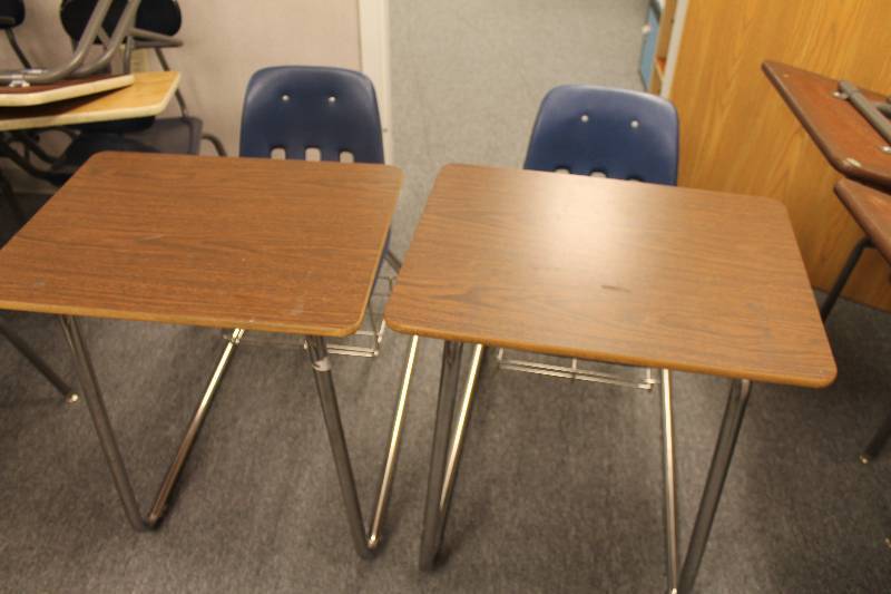 lot 207 image: Student Desks