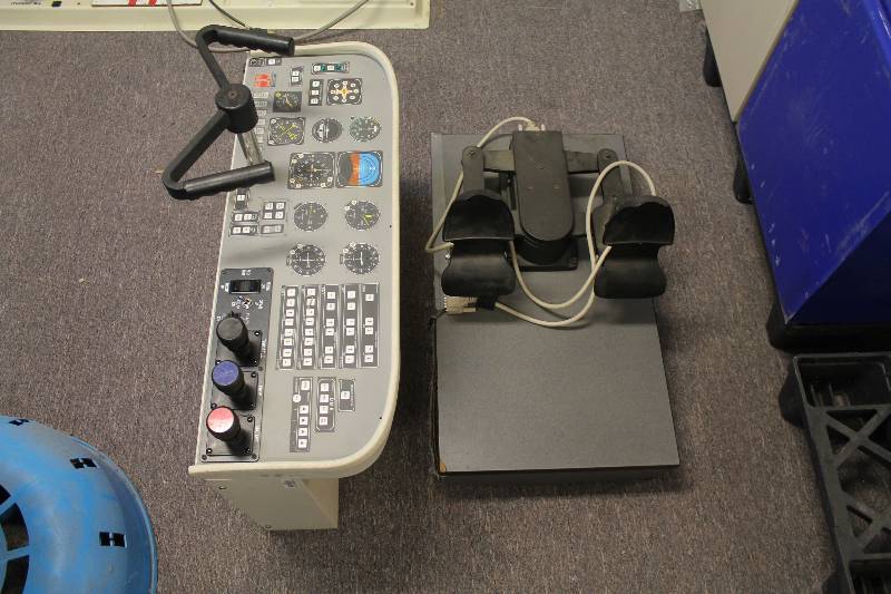 lot 314 image: Flight simulator