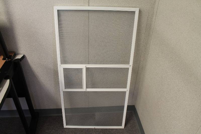 lot 125 image: Screens