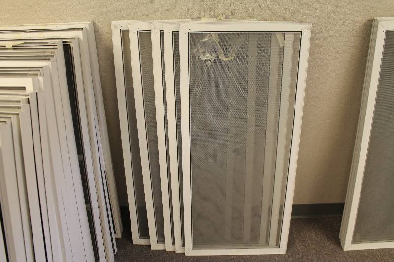 lot 137 image: Screens