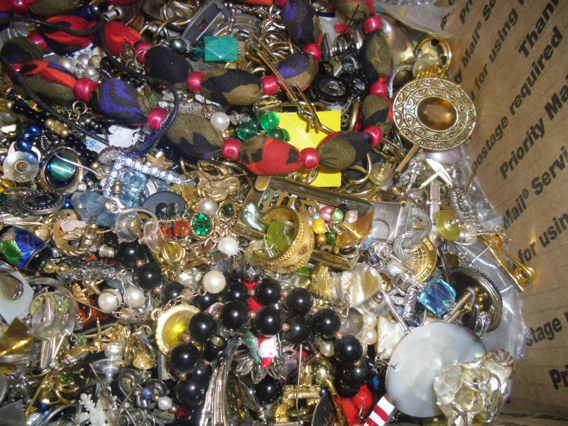 J-7 Lot of Junk jewelry - Crafting Bedazzling Repurposing