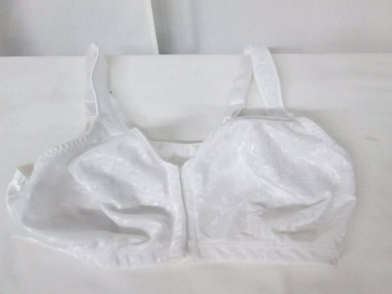 lot 108 image: Just My Size Comfort Cushion Strap Front Close Bra