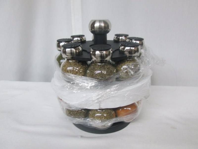 lot 66 image: Olde Thompson 16-Jar Spice Rack