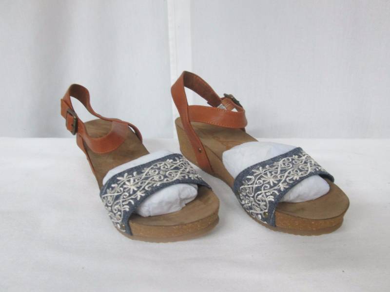lot 72 image: Rocket Dog Womens Griffith Sandal