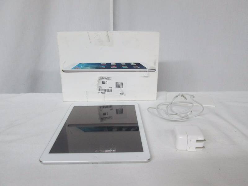 lot 1 image: Apple iPad Air 32GB Wi-Fi with Retina Display