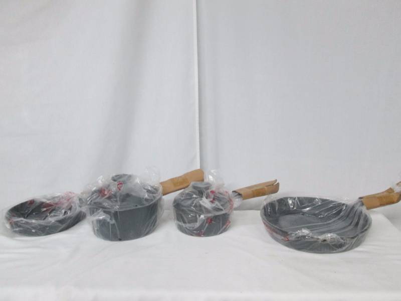 lot 42 image: Chefs Mark Cast Iron Cookware Set