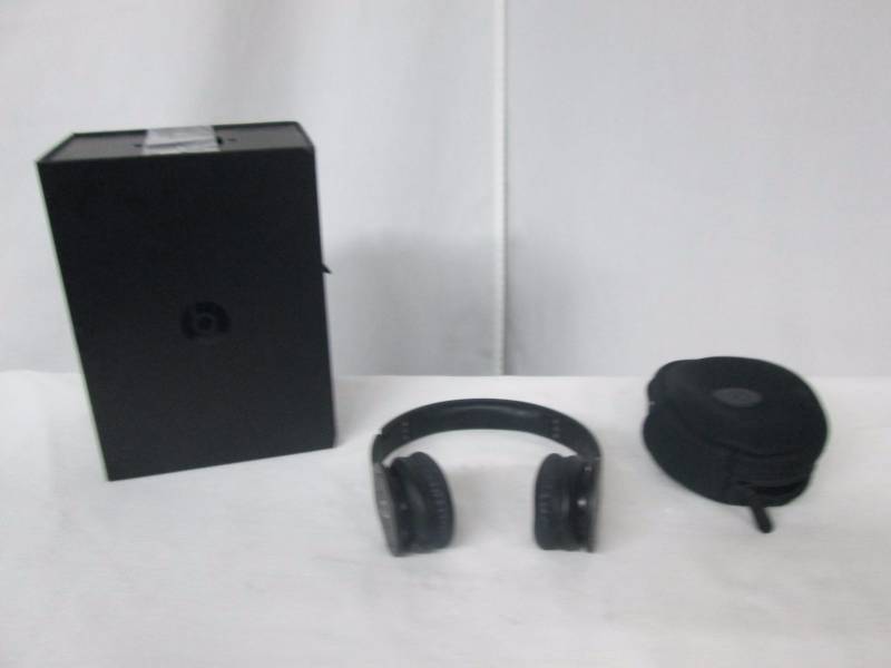lot 45 image: Beats by Dr. Dre Studio Wireless Headphones