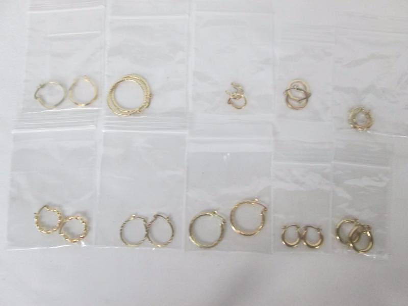 lot 98 image: 10 Pair Goldtone Hoop Earrings Set
